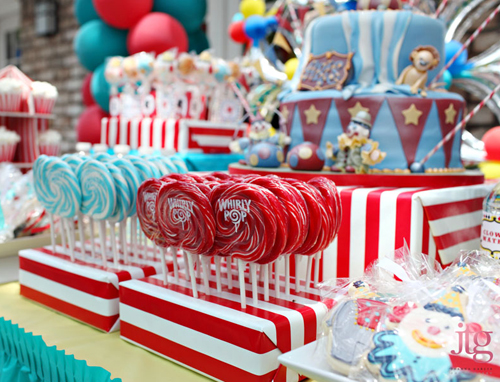 mesa de dulces para una fiesta circo